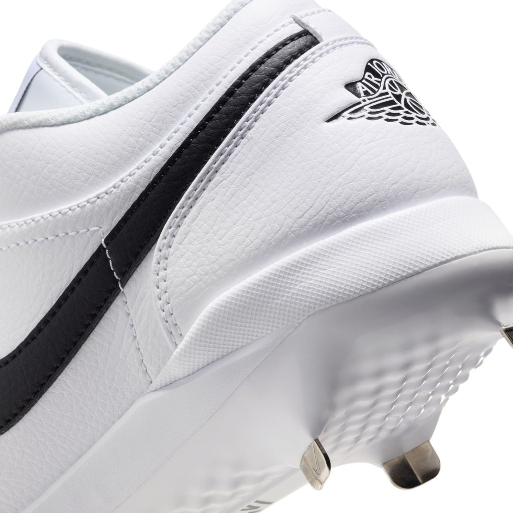 Souliers de baseball pour homme Nike Jordan 1 Retro Low Metal FV2270