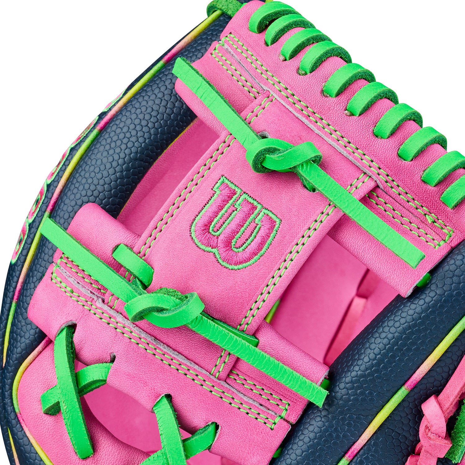 Gant de Baseball du Mois Juin 2026 Wilson A2000 Flashy Flamingo 1724 11.75"