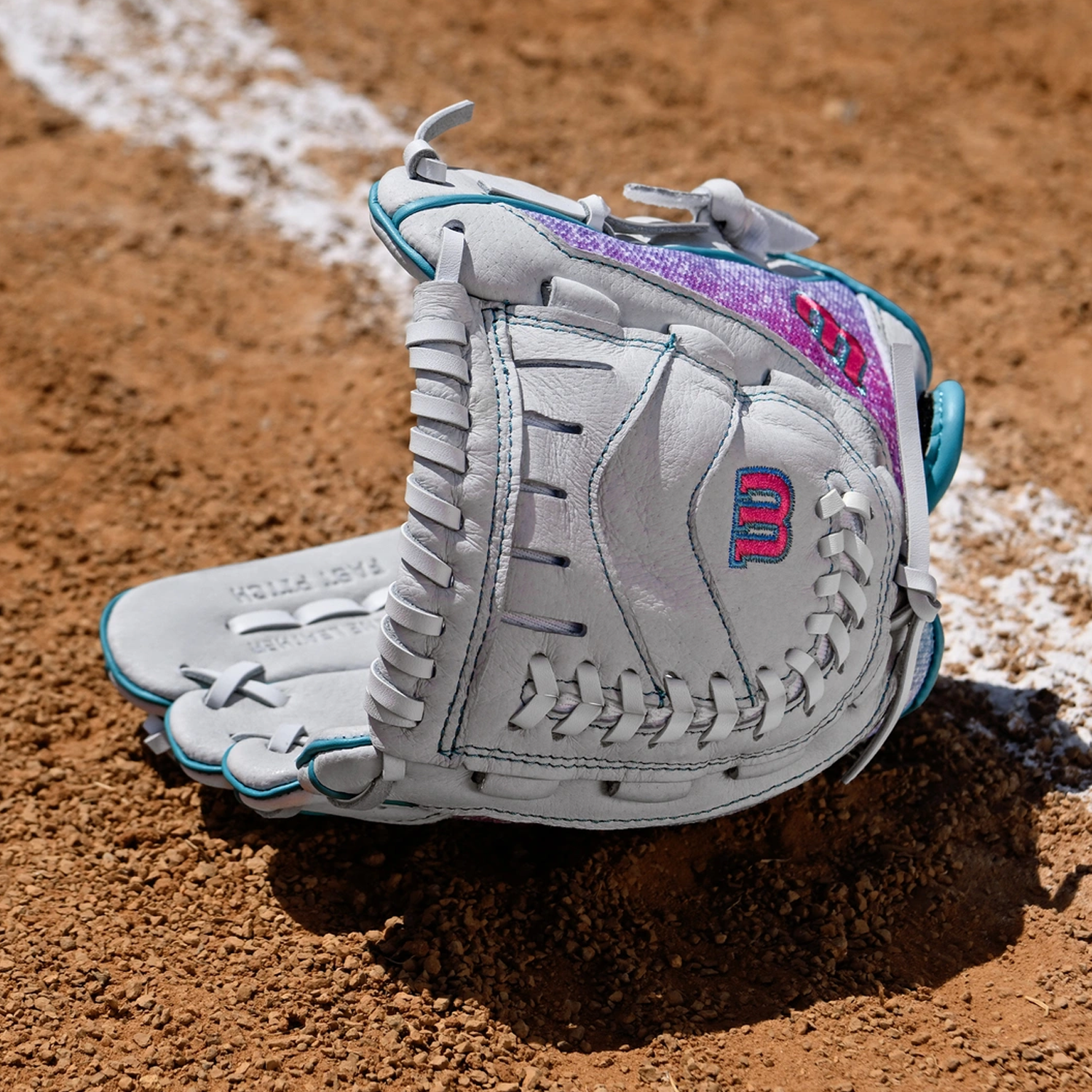 Wilson Flash 11" Youth Fastpitch Glove